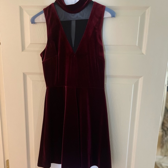 Women's Burgundy Velvet Choker Skater Dress - Picture 10 of 10